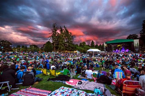 marymoor park amphitheater <samp> This is a sit-in-the-grass event, with general admission seating on a first-come, first-served basis</samp>