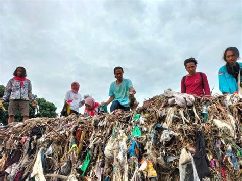 mau jadi  Bahkan tak jarang ada penyiar berita yang berawal dari seorang wartawan koran cetak