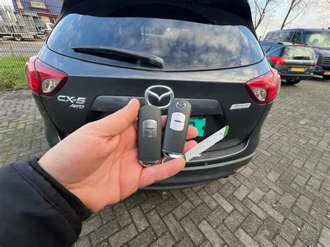 mazda sleutel bijmaken info kunnen we vrijwel alle autosleutels van gangbare merken (Opel, Peugeot, Volkswagen en nog veel meer) bijmaken voor prijzen die in veel gevallen meer dan de helft lager zijn dan bij uw dealer! Wilt u een offerte op maat?Dé vertrouwde 24-uurs autosleutelmaker van Zwolle! Autosleutel bijmaken Zwolle