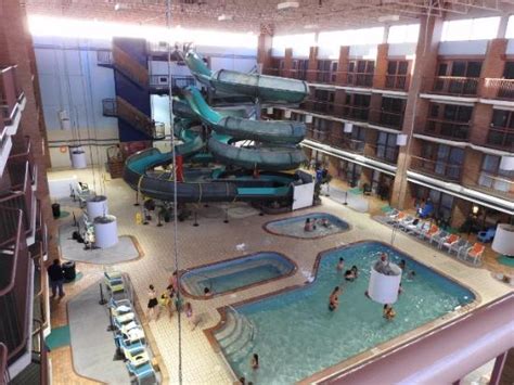 medicine hat hotel with waterslide  Free parking