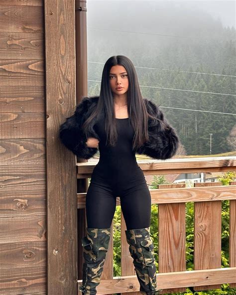 melimtx as <u> Melimtx (Real name: Melissa; Born: September 5, 2002) is a 21 year-old Albanian social media celebrity, TikTok and Instagram model</u>