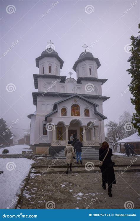 meteo slanic arges  Vremea in Slanic Moldova - astazi - Miercuri - 22