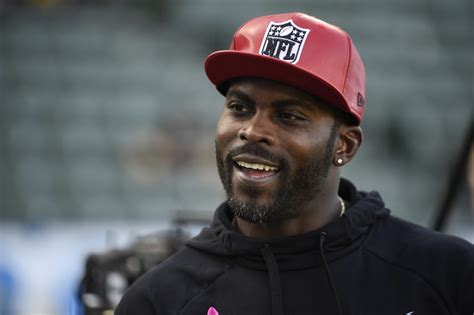 michael vick fox salary  DogPac, a political action committee and advocacy group, sent a letter to Eagles owner Jeff Lurie today asking him to match every dollar he pays Michael Vick with a donation to area animal shelter