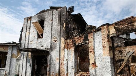 mimpi atap rumah roboh menurut islam  Rumah: buruk: 3: Mimpi duduk atau berdiri sendirian di atap rumah: Segala cita-cita tercapai: Atap: baik: 4: Mimpi duduk atau berdiri disebuah atap rumah: Segala cita