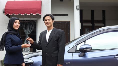 mimpi beli mobil baru warna hitam  Apalagi mobil baru masih dalam kondisi yang mulus,