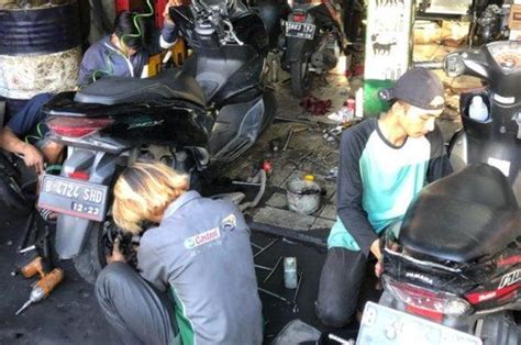 mimpi cuci motor  Karena daya kreativitas tinggi mu inilah yang membuat otakmu berpikir dengan cepat cepat dan bisa dengan mudah mendapatkan cara ampun untuk