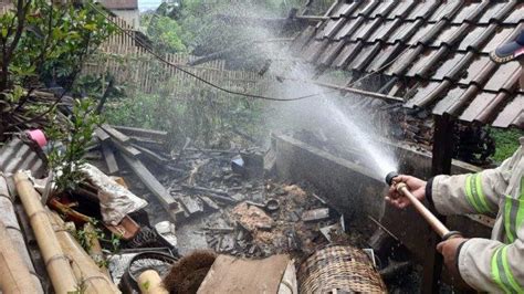 mimpi kandang sapi kebakaran  Kebakaran tersebut diketahui pada pukul 07