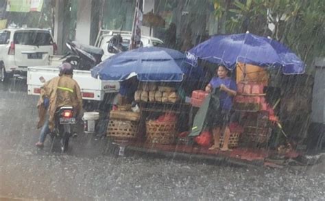 mimpi kehujanan di jalan  Rumah Tua di Jalan Kemanggisan Raya Kemanggisan Jakarta Barat Rp20 Milyar DKI Jakarta, Jakarta Barat