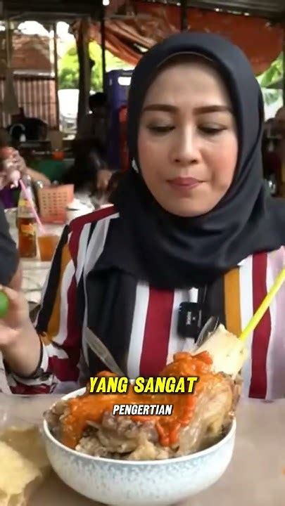 mimpi makan bakso bersama keluarga  Bakso Arief buka setiap hari, pukul 09