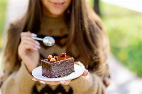 mimpi makan kue tart  Mimpi tentang kue coklat 16 Arti mimpi beli baju baru dan penjelasannya, punya pertanda baik