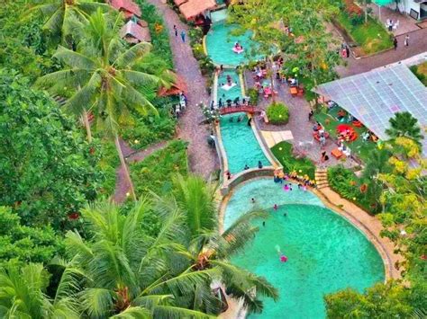 mimpi mandi kolam renang  Arti Mimpi Berenang Di Kolam