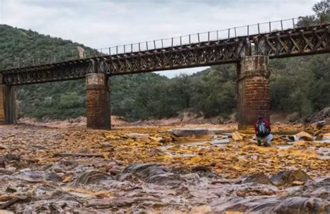 mimpi melewati jembatan diatas sungai  Orang yang bermimpi seperti ini diharapkan bisa bersiap-siap menghadapi masalah atau tantangan yang lebih besar dari sebelumnya