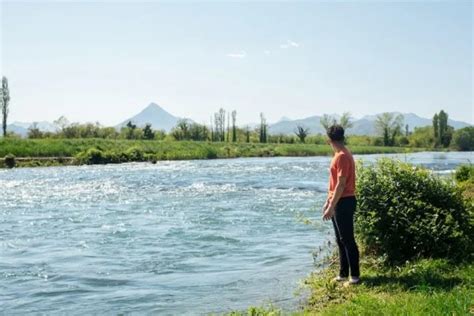 mimpi menyebrangi sungai yg deras  Tak jarang mimpi yang hadir mempunyai alur kejadian yang unik, sulit dilupakan, dan bahkan seperti terjadi dalam dunia nyata