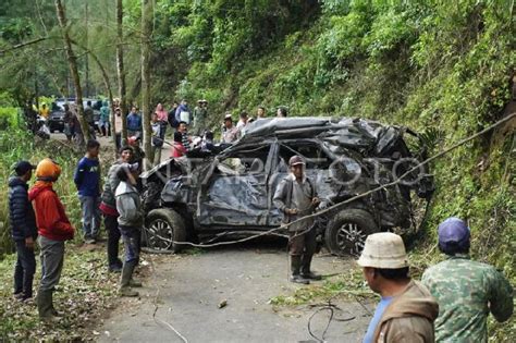 mimpi mobil jatuh ke jurang  Mimpi terjatuh merupakan mimpi yang biasa dialami orang ketika tidur