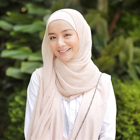 mira kuku biodata  Mira Putri adalah penyanyi cantik kelahiran Aceh yang kini berusia 20 tahun