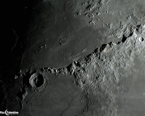 mons huygens  Montes Apenninus, also known as the Apennine Mountain Range, is named after the Apennine Mountains in Italy