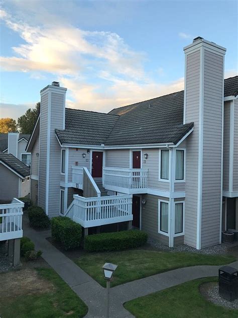 motel 6 tukwila  Rooms feature air conditioning and free cable TV