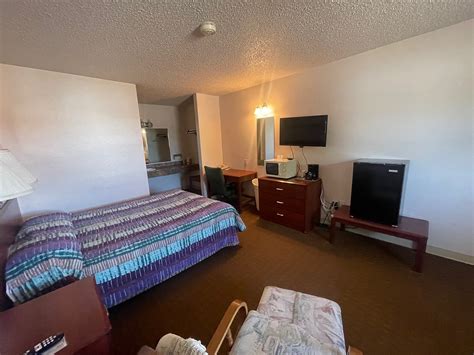 motels in glendive mt  4