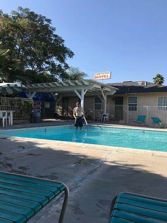 motels in lake elsinore 1 mi