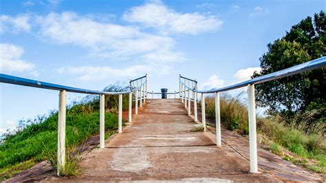 mount wooroolin lookout Carr’s Lookout offers breathtaking views over the Head Valley to Mt Superbus, the Scenic Rim and Tambourine Mountain