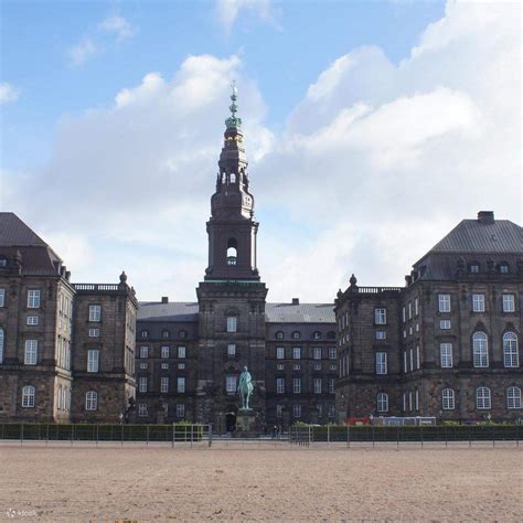 mystery hunt christiansborg  Private Tour: 4-hour Copenhagen City Tour and visit Christiansborg Palace