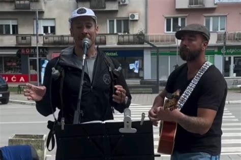 nadji pesmu po recima  Sita sam kafana, ovo sve izgleda kao jedna birtija