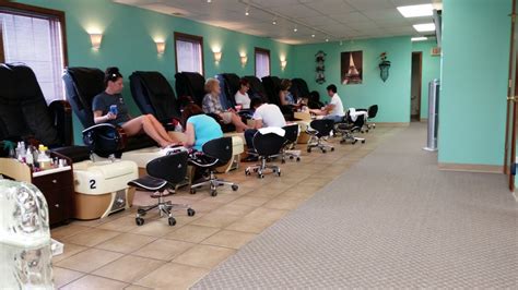 nail salon bloomington il  Website