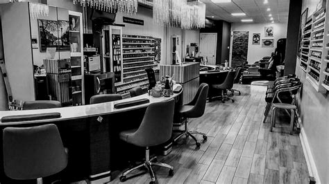 nail salons in manayunk  BLO/OUT