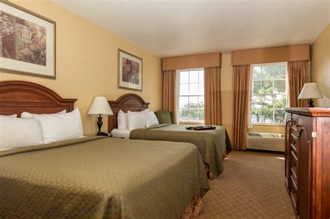 natchez grand hotel and suites  Free buffet breakfast and free WiFi in