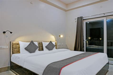 navneeta grand varanasi  Featuring 3-star accommodation, Townhouse 1935 Hotel Navneeta Grand is situated in Kakarmatha, 1