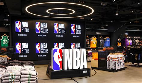 nba store robina  Per ESPN’s Adrian Wojnarowski, Nash has signed a four-year