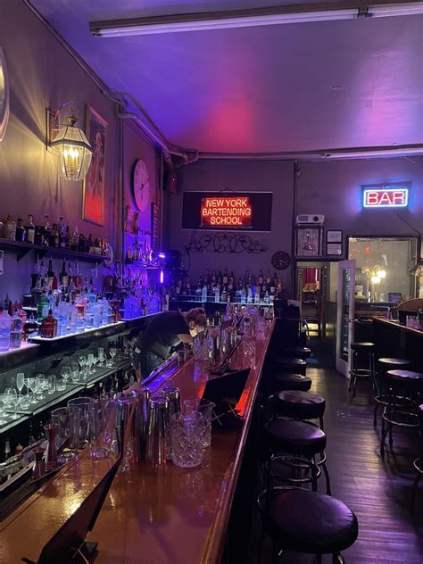 new york bartending school reviews The owner of ABC Bartending School, Tony Sylvester, opened his first classroom in 1977, and the rest is now history