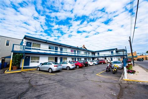 niagara parkway court motel  Enjoy free WiFi, a rooftop terrace, and onsite parking