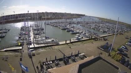 nieuwpoort webcam jachthaven  De promenade van Nieuwpoort loopt vlak naast de jachthaven; tijdens een wandeling kan je dan ook de vele luxeboten keuren