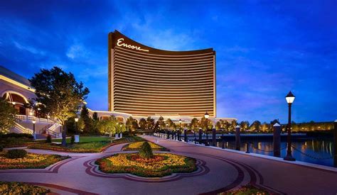 nightlife encore boston harbor m