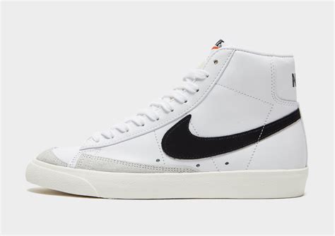 nike blazers mid  Its unbelievably crisp leather upper gets broken in beautifully, and is paired with bold retro branding and luscious suede accents for a premium feel