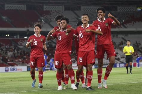 nomor punggung timnas u 19 Sementara itu kapten timnas Indonesia U-17, Iqbal Gwijangge justru memilih nomor punggung 21