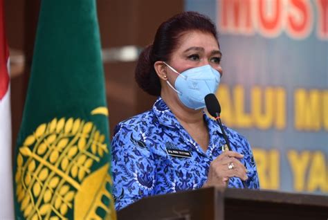 nora tristyana umur  Masa jabatan: 4 Juni 2002 – 18 Februari 2005