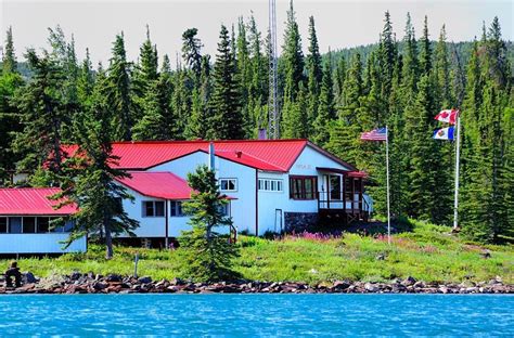 nova inn slave lake  Mabuhay Lakeside Manor