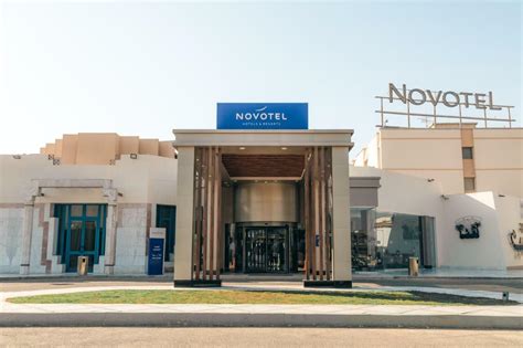 novotel cairo airport  Tanken Sie neue Energie im Innenhof unter Palmen oder im Pool