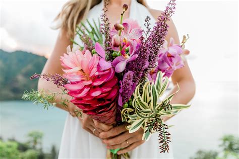 oahu florist  When local born Dave Paik helped a friend's wholesale company distribute and sell leis in 2003, he would later learn the seeds of that labor would soon