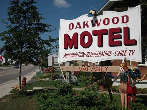 oakwood motel  Compare room rates,