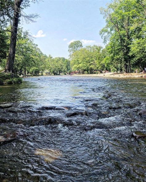 oconaluftee island park 4 km of the venue, while Oconaluftee Island Park is a 5-minute drive away