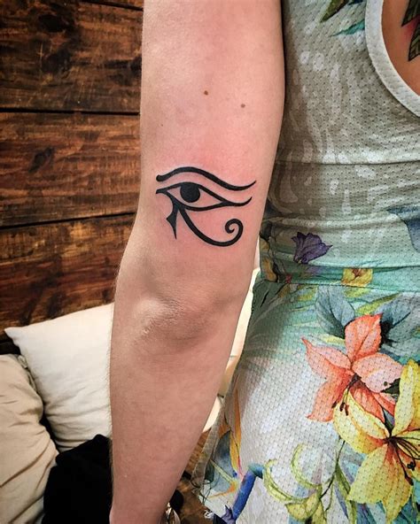 olho de horus tatuagem  Vinicius barnabe