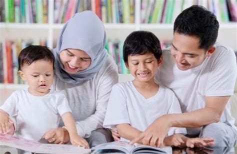 orang anak  Keluarga merupakan unit terkecil dari masyarakat yang terdiri atas kepala keluarga dan beberapa orang yang terkumpul dan