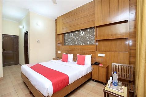 oyo 5906 hotel parvaaz  With a stay at OYO 5906 Hotel Parvaaz in Mohali, you'll be within a 10-minute drive of Topiary Park and International Dolls Museum