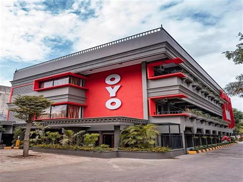 oyo rooms gudivada 8B with a y-o-y growth of 4