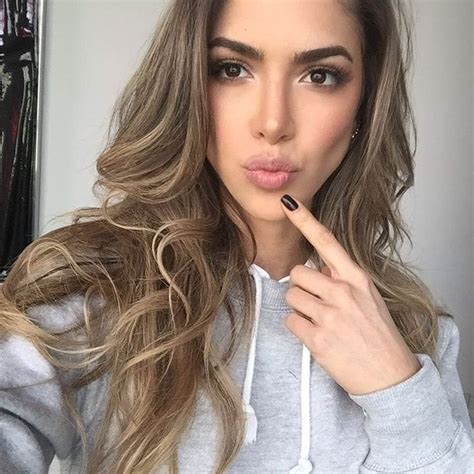 pack anllela sagra  She must weigh like 95lbs