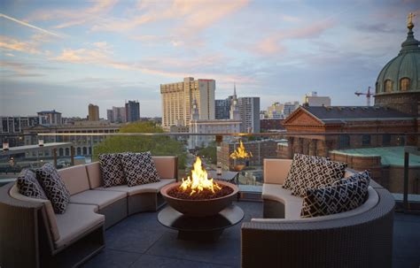 padelito rooftop  La vista panorámica que ofrece este sitio a lo largo de la avenida Reforma, una de las calles más emblemáticas de la ciudad, las áreas verdes y los altos edificios, es simplemente espectacular ya que se encuentra en el piso 38 del Hotel Sofitel