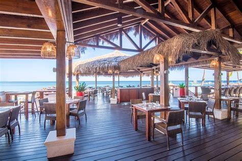 palm eagle beach restaurants G